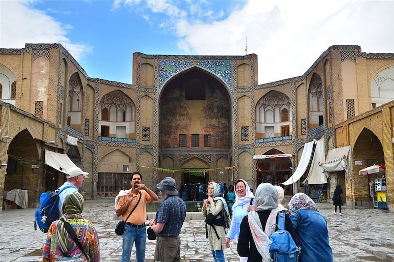 Groupe dans un bazar d'Ispahan - Province d'Ispahan - Iran
