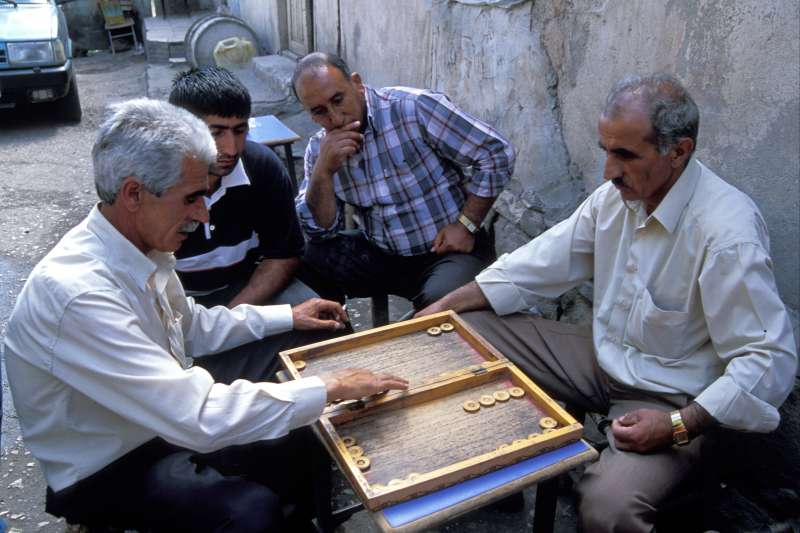 Joueurs de backgammon dans la rue - Turquie