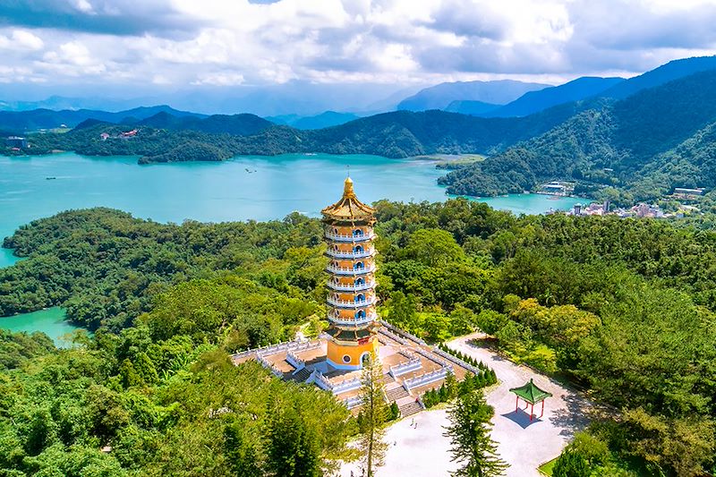 Road trip en van pour découvrir Taiwan hors des sentiers battus et profiter d'un séjour balnéaire à Okinawa