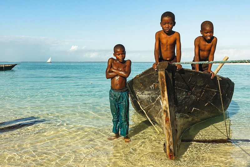 Enfants sur la plage - Zanzibar
