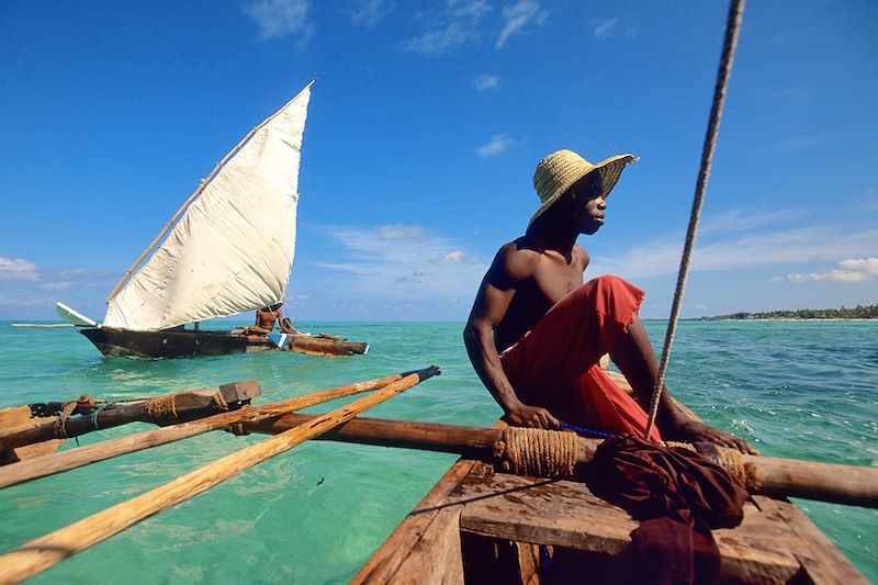 Pêcheurs à bord de leurs mtumbwis - Jambiani - Zanzibar - Tanzanie