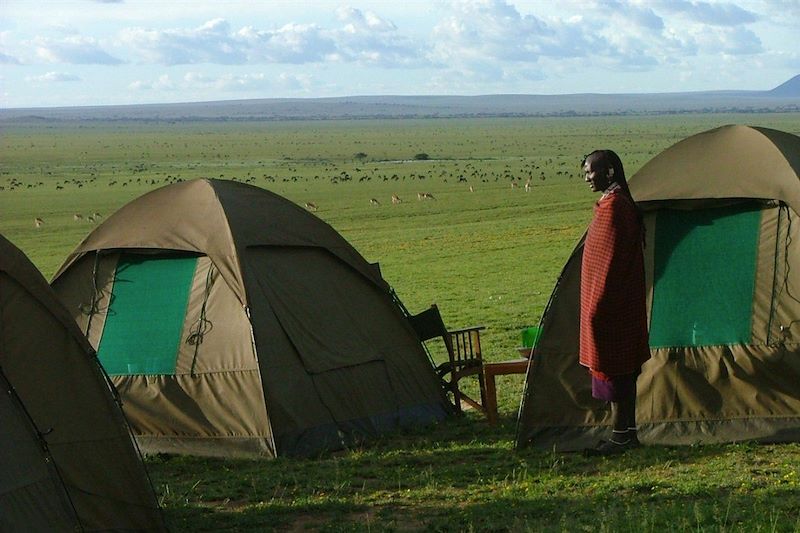 Rencontre avec un masaï au bivouac - Tanzanie