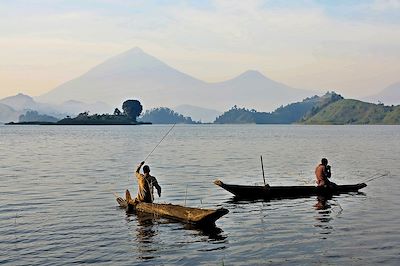 Gorilles, chimpanzés, lacs et volcans 2