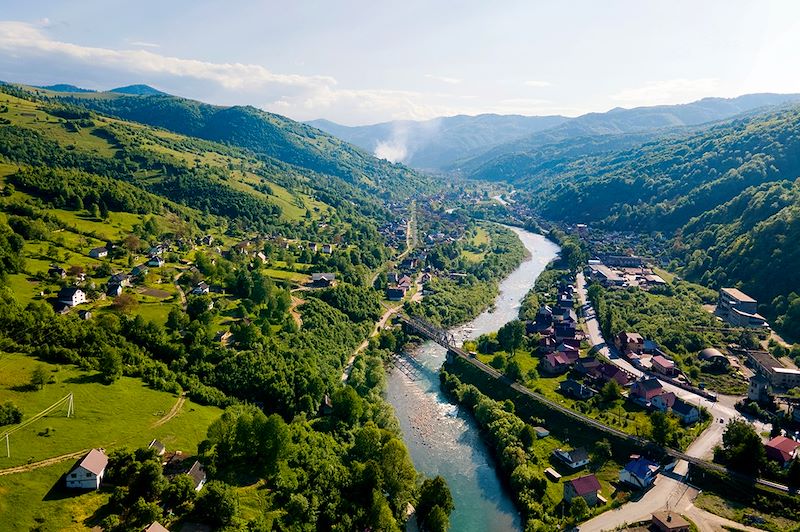 Vue aérienne de Rakhiv - Oblast de Transcarpatie - Ukraine