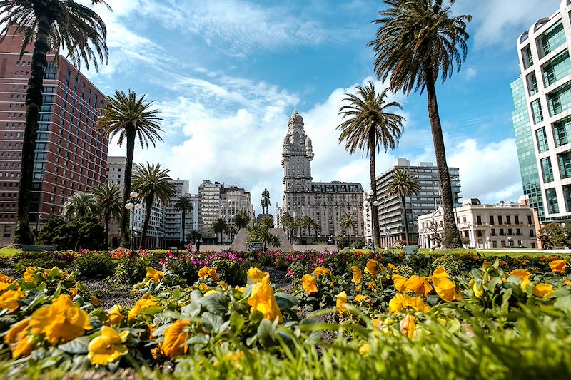 Palacio Salvo sur la Place de l'Indépendance - Montevideo - Uruguay