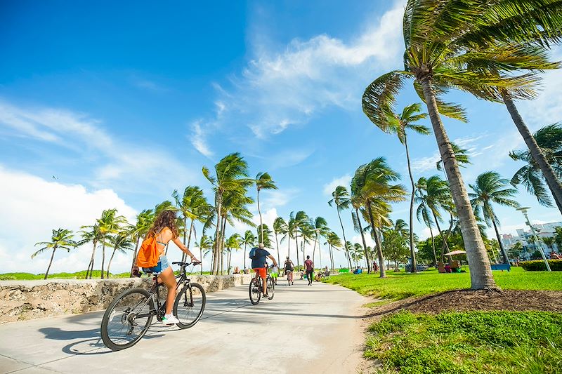 Cyclistes à Lummus Park - Miam Beach - États-Unis