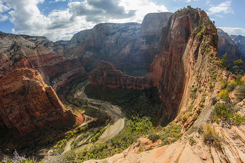 Angel's Landing depuis Scout's Lookout - Parc de Zion - États-Unis