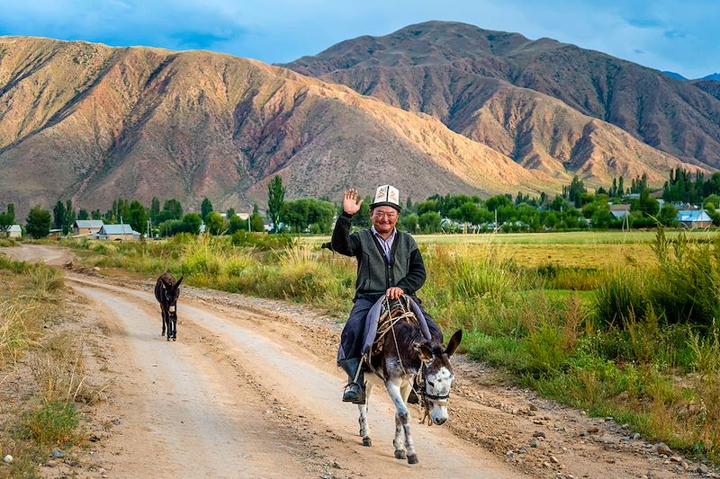 Circuit combiné Ouzbékistan Kirghizstan avec chauffeur privatif pour découvrir Khiva, Boukhara, Samarcande et randonner à Son Koul