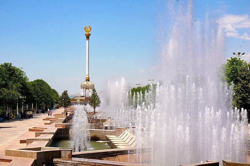 Monument de l'Indépendance à Douchanbé - Tadjikistan