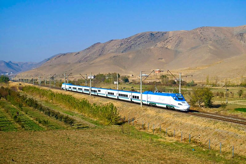 TGV Afrosiyob (Talgo 250) - Région de Djizak - Ouzbékistan