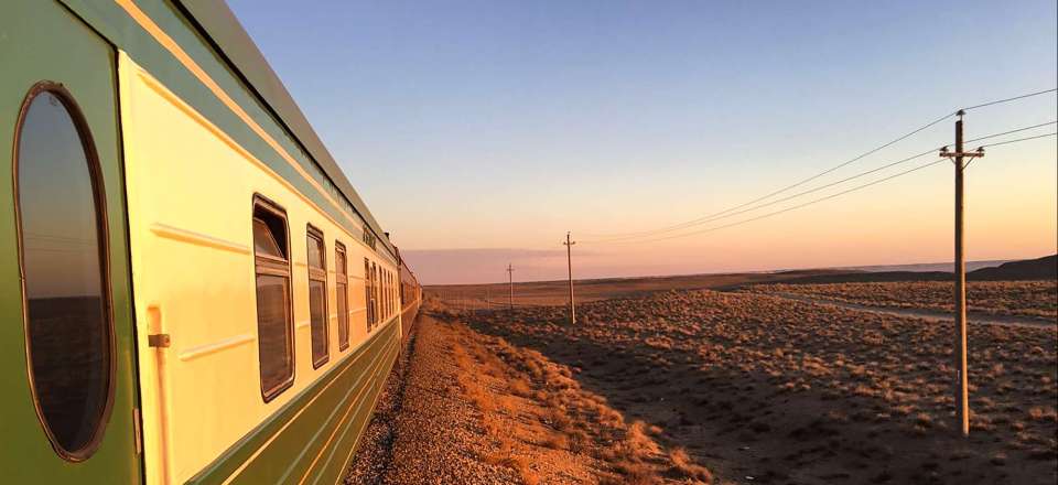 Montez dans l'Orient Silk Road Express pour un voyage en train au Kazakhstan, au Kirghizistan, en Ouzbékistan et au Tadjikistan