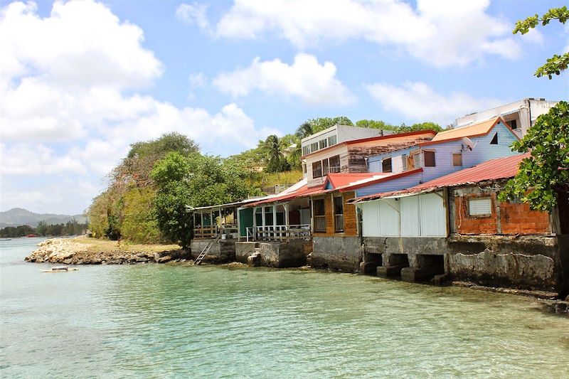 Village de Sainte-Anne vu de la mer - Martinique