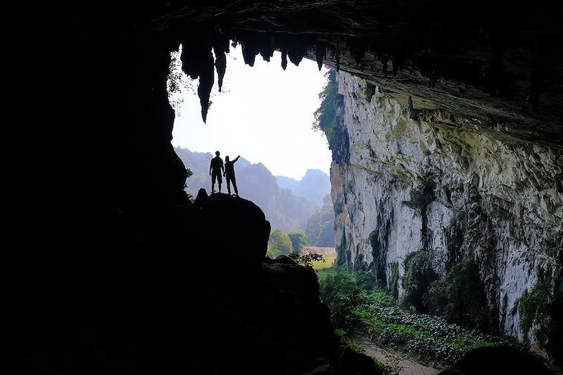 Découverte d'une grotte  - Région du Lac Ba Be - Vietnam