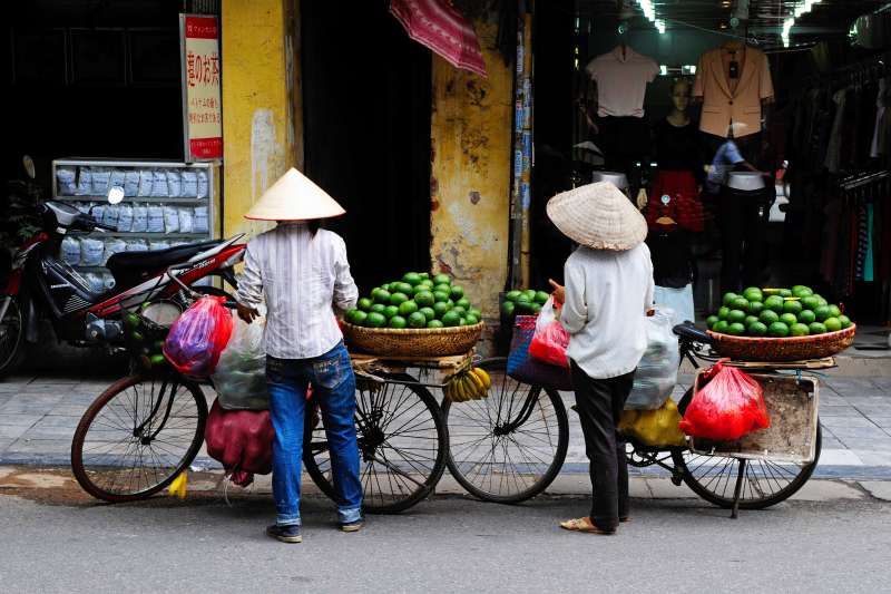Femmes à bicyclette - Hanoi - Vietnam