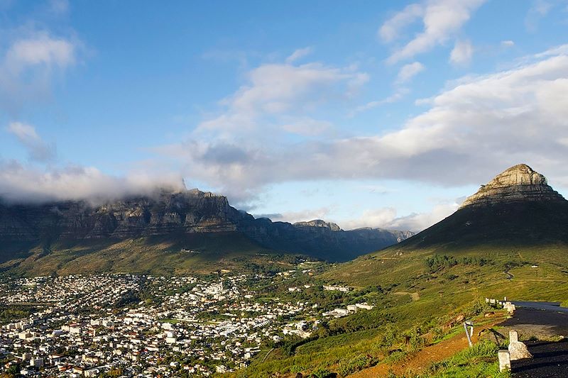 Vue sur la montagne de la Table et Lion's Head depuis la route pour Signal Hill - Le Cap - Afrique du Sud