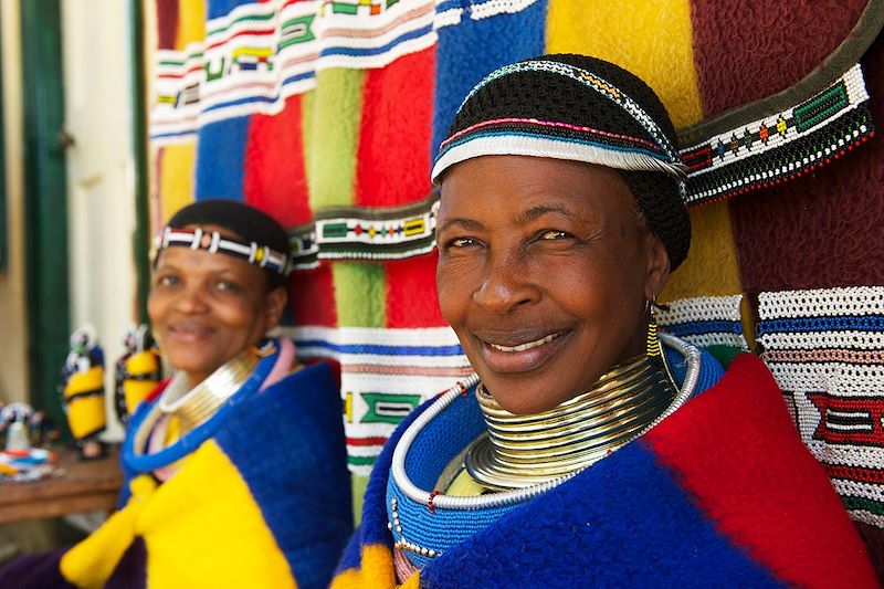 Femmes Ndebele dans la région Mpumalanga - Afrique du Sud