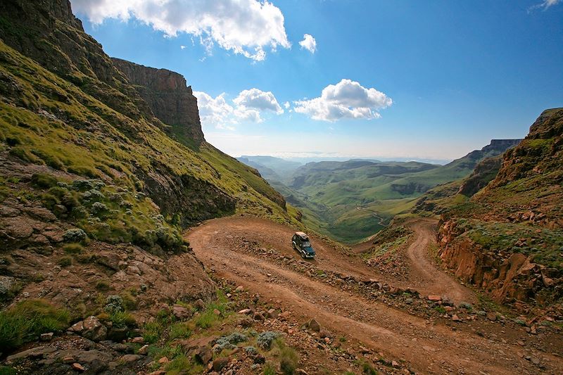 En 4x4 dans le Sani Pass, à la frontière entre l'Afrique du Sud et le Lesotho