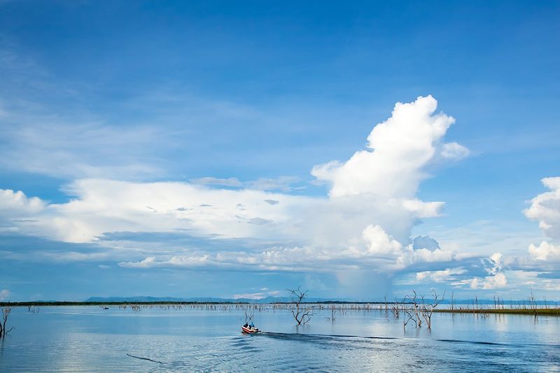 Bateau de pêcheurs sur le lac Kariba - Zambie