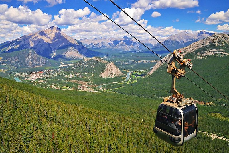 Téléphérique en direction du mont Sulphur - Parc national de Banff - Canada