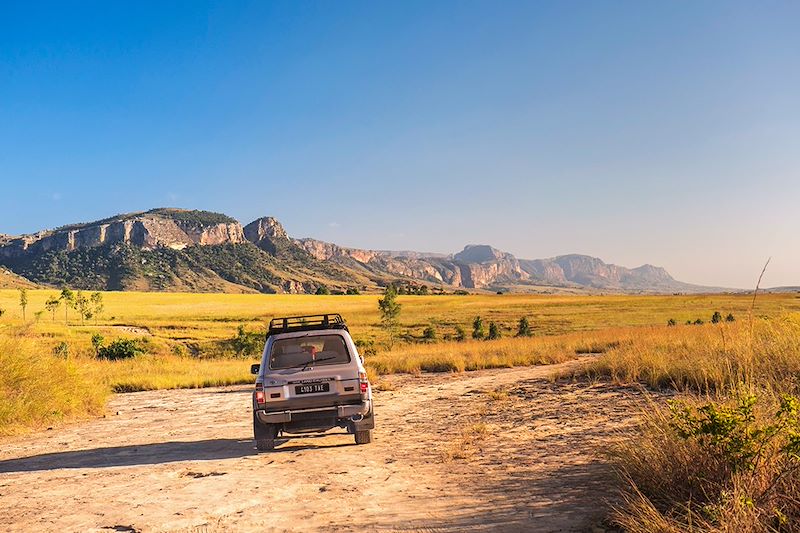 4x4 au Parc national de l'Isalo - Région de l'Ihorombe - Madagascar 