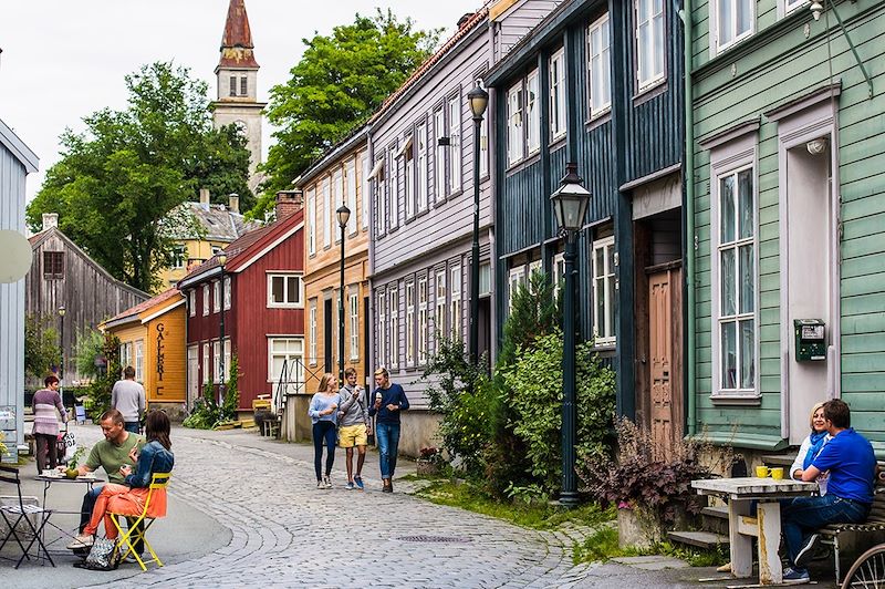 Terrasse dans une ruelle de Trondheim - Norvège