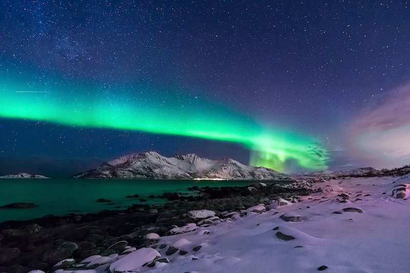 Aurore boréale sur l'île de Kvaløya- Norvège