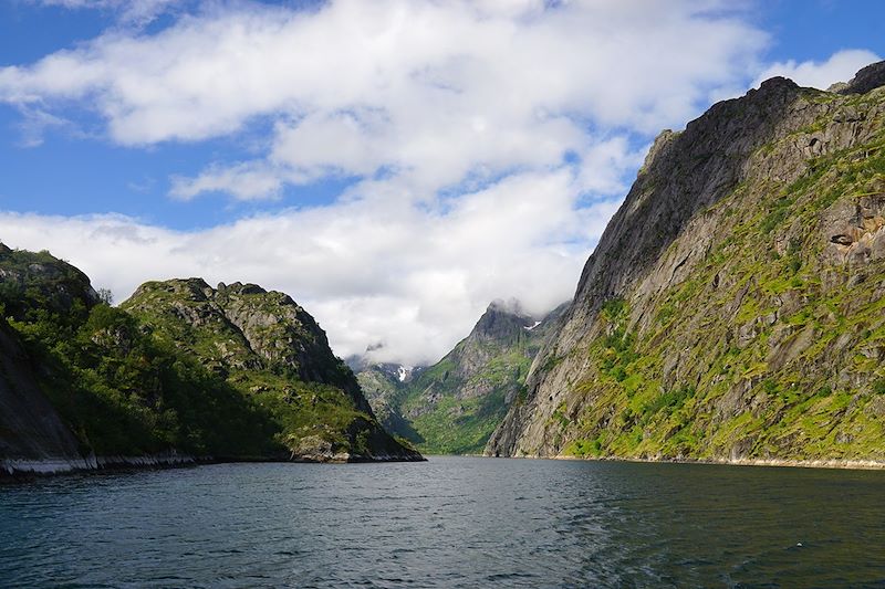 Trollfjord dans les Lofoten - Norvège