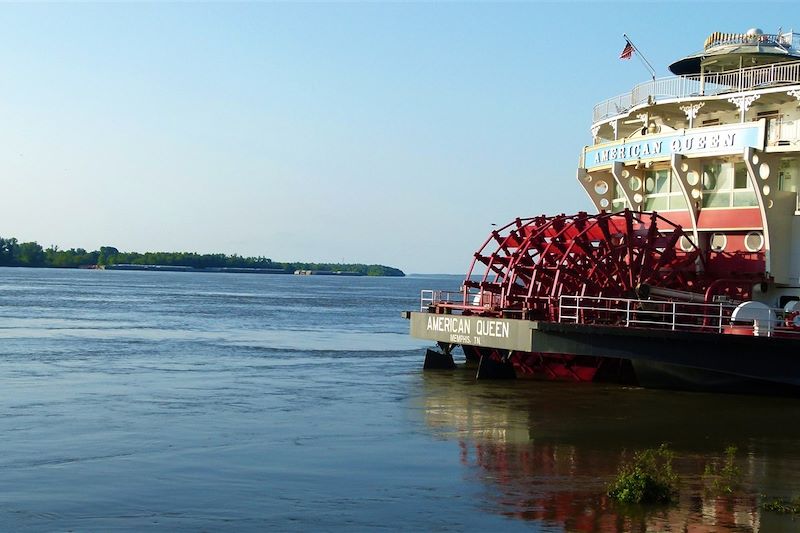 Bateau sur le fleuve Mississippi à Natchez - Mississippi - Etats-Unis