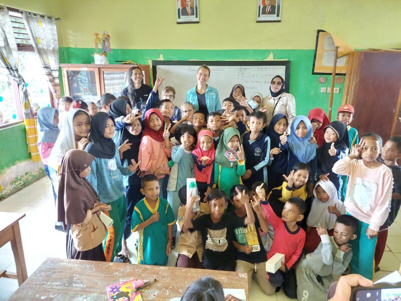 Opération de sensibilisation dans une école de Sulawesi © Setiawan Purnomo/Naturevolution Indonesia