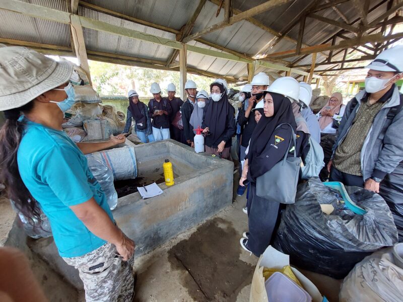 Visite de l'atelier à Kendari avec les autorités locales © Setiawan Purnomo/Naturevolution Indonesia 