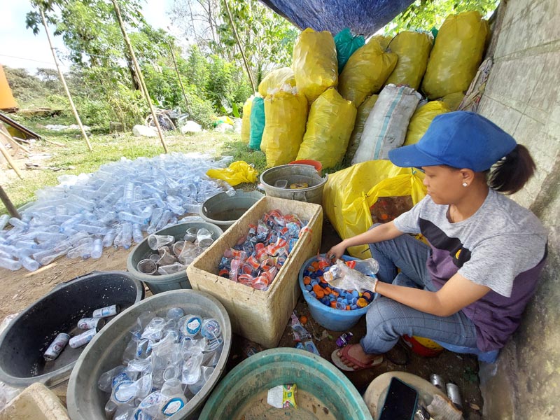 Tri des déchets à l'atelier © Setiawan Purnomo/Naturevolution Indonesia