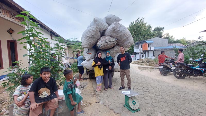 Collecte des déchets dans les bank sampah © Setiawan Purnomo/Naturevolution Indonesia 