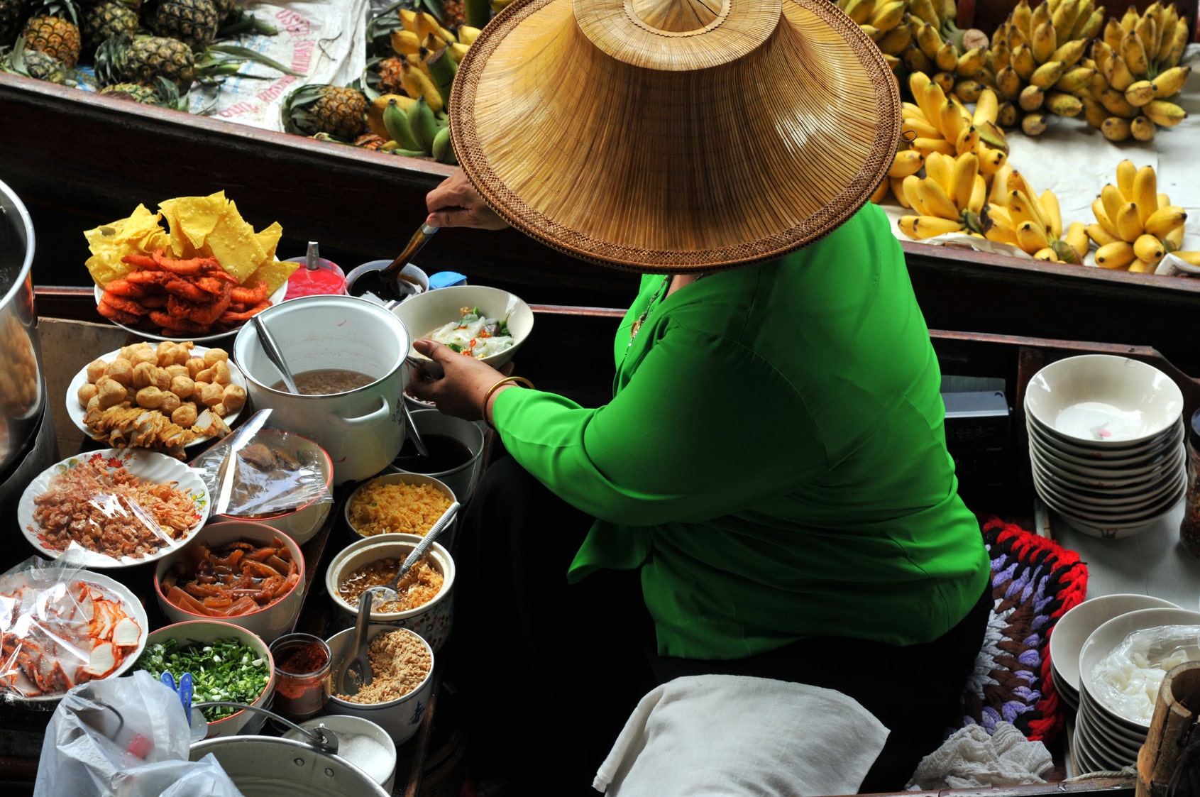 Marché flottant à Bangkok en Thaïlande