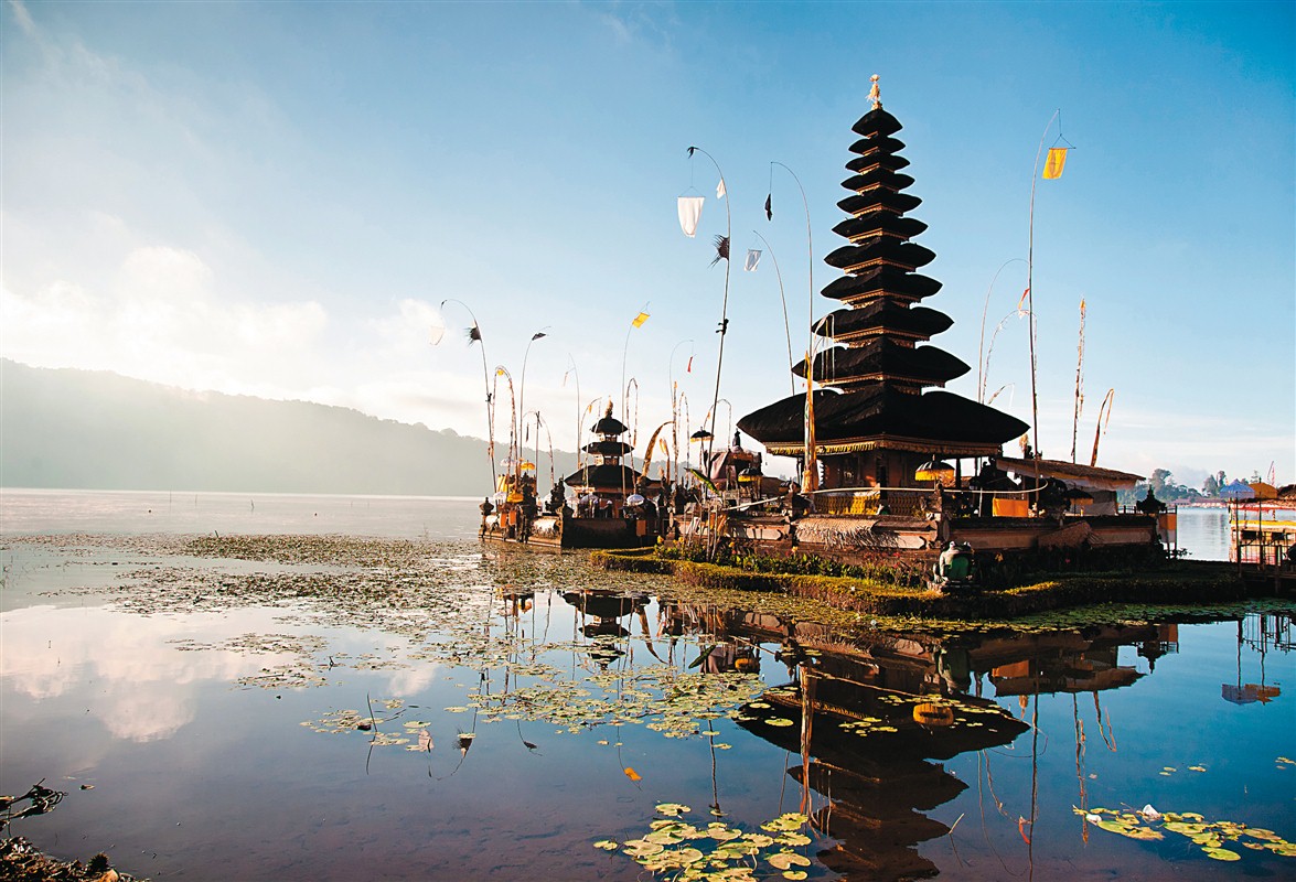 Temple Pura Ulun Danu sur le lac Bratan à Bali - Indonésie