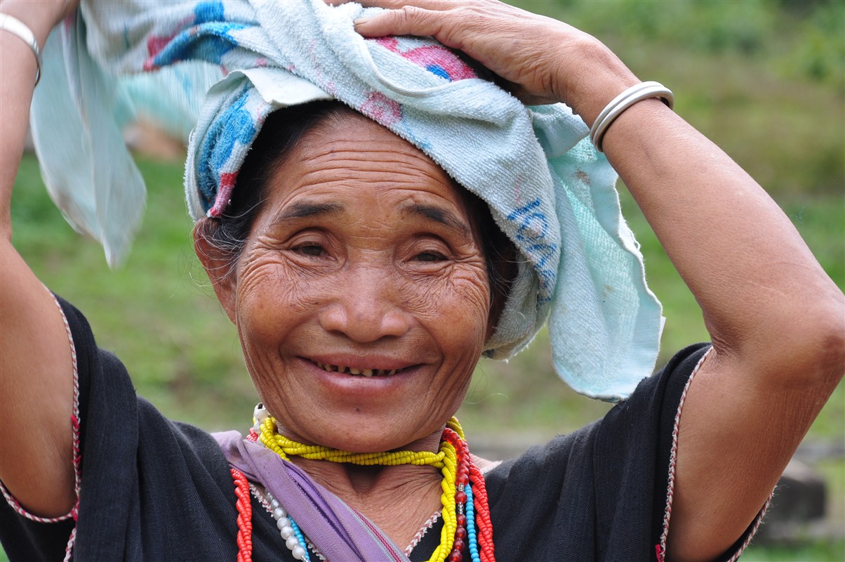 Femme lahu dans un village près de Chiang Mai en Thaïlande