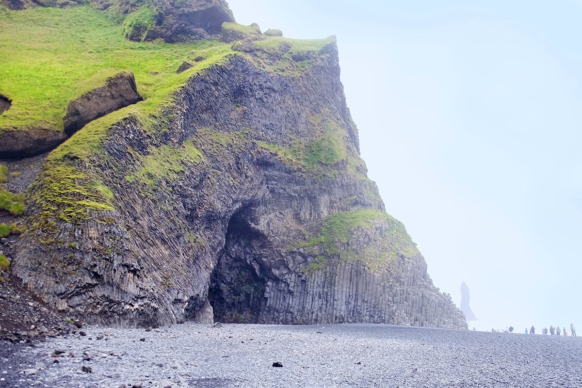 La plage de Reynisfjara et ses orgues de basalte à côté de Vík í Mýrdal