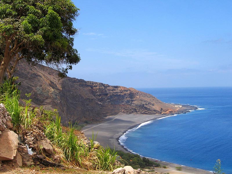 La plage de Tarrafal de Monte Trigo à Santo Antão © mountainguide/stock.adobe.com