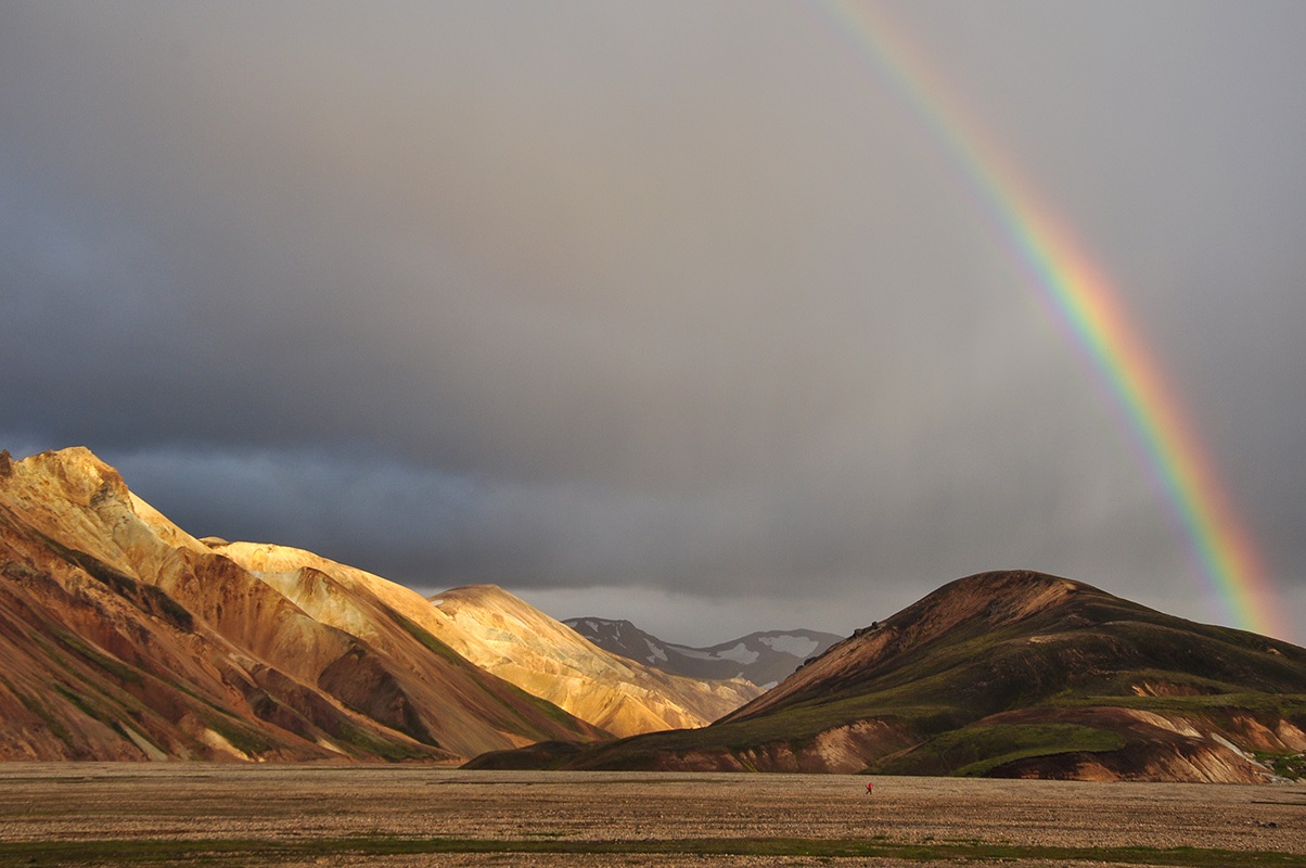 Le massif du Landmannalaugar et arc-en-ciel