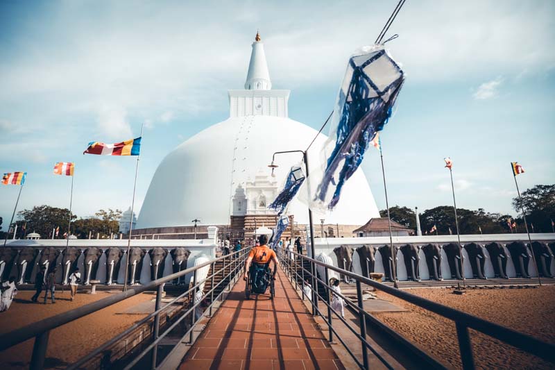 Temple de Ruwanwelisaya à Anuradhapura © Myriam Cabon - Wheeled World