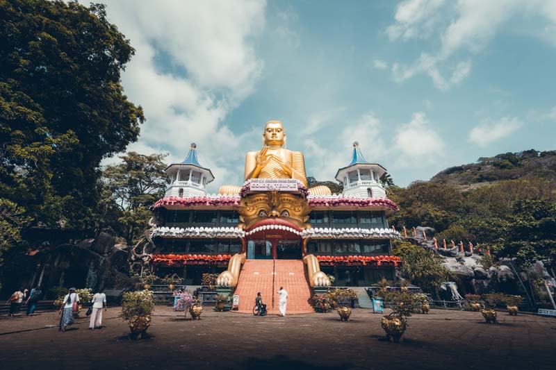 Visite du temple d'Or de Dambulla © Myriam Cabon - Wheeled World