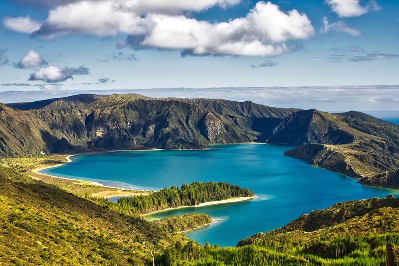 Vue panoramique sur le Lagoa do Fogo sur l'&icirc;le de S&atilde;o Miguel - A&ccedil;ores &copy; Comanche0/Pixabay
