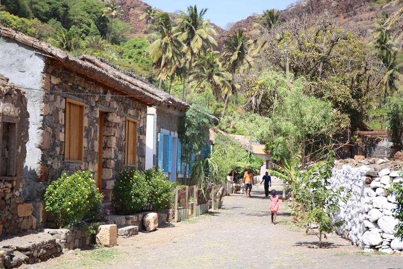 La Rua Banana à Cidade Velha sur l'île de Santiago © Elena Skalovskaia/stockadobe.com 