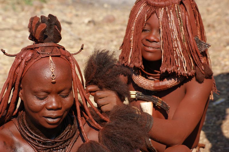 Coiffure des femmes himbas © Solenn Bardet/Kovahimba Coiffure des femmes himbas © Solenn Bardet/Kovahimba