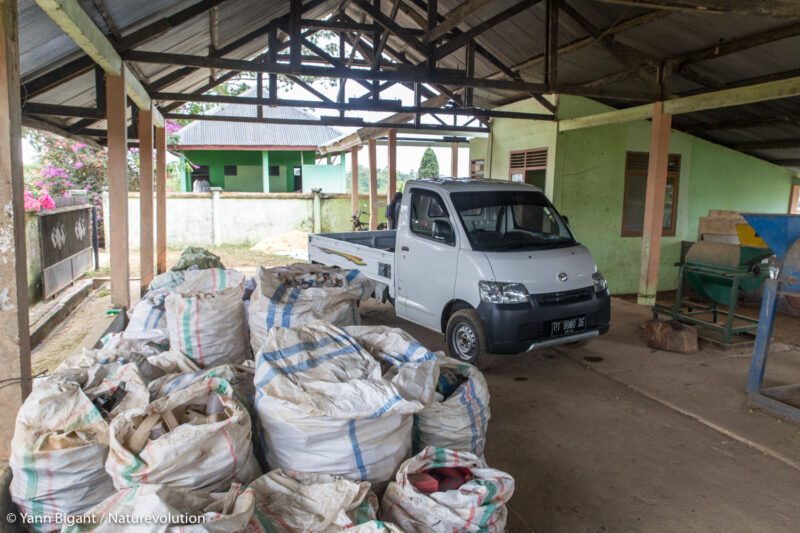 Camion dans l'atelier de Kendari © Setiawan Purnomo/Naturevolution Indonesia