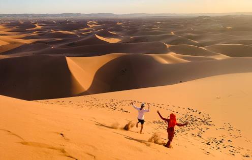 Randonnée en famille dans le désert du Sahara - Maroc © Candice Manse/Nomade Aventure