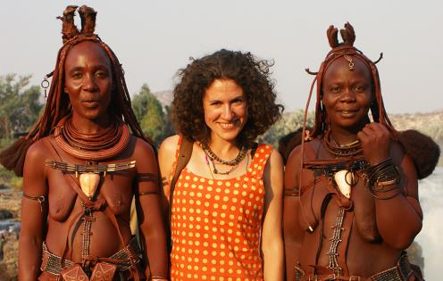 Solenn et ses deux meilleures amies himbas, Muhapikwa et Karekare © Solenn Bardet/Kovahimba