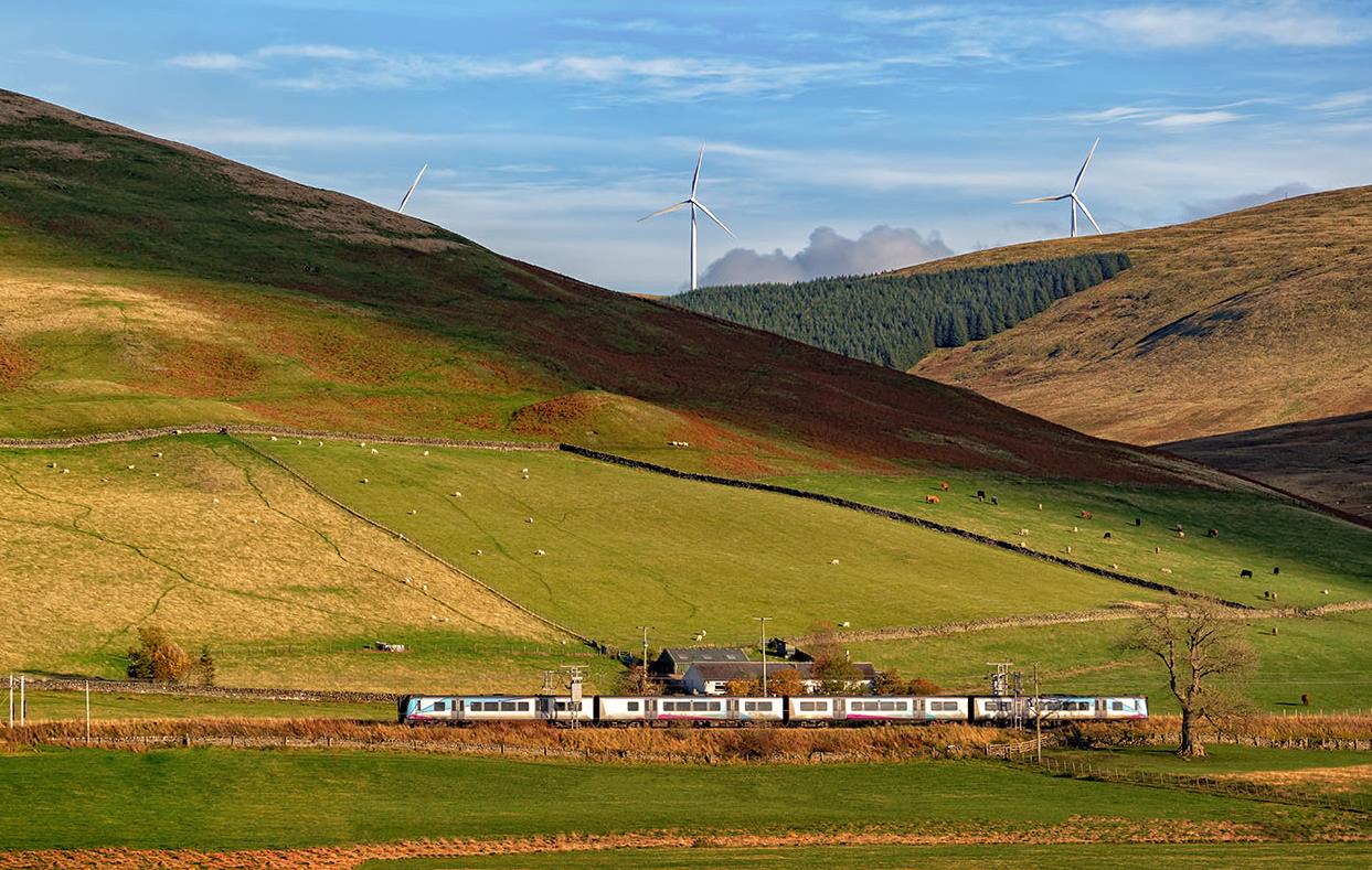 Voyager en train dans les Highlands en Écosse © Have a nice day/stock.adobe.com