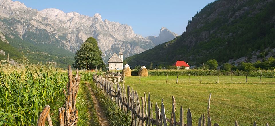 Voyage très complet des montagnes aux criques oubliées du sud, et des villages intimes aux sites classés à l'Unesco