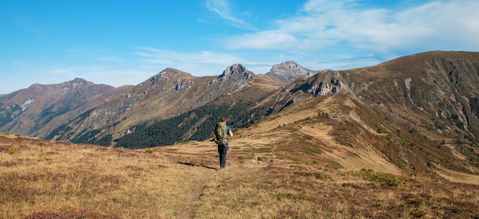 Trek dans les Balkans à travers l'Albanie, le Kosovo et le Monténégro, une aventure pédestre sur les pics du Balkan trail