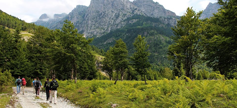 Randonnées de Valbona à Theth en passant par le Lac de Koman et l'œil bleu en gites et guesthouses